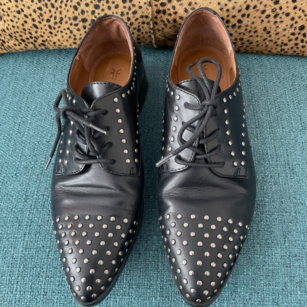 FRYE ERICA STUDDED BLACK OXFORDS 7.5 EXCELLENT USED CONDITION